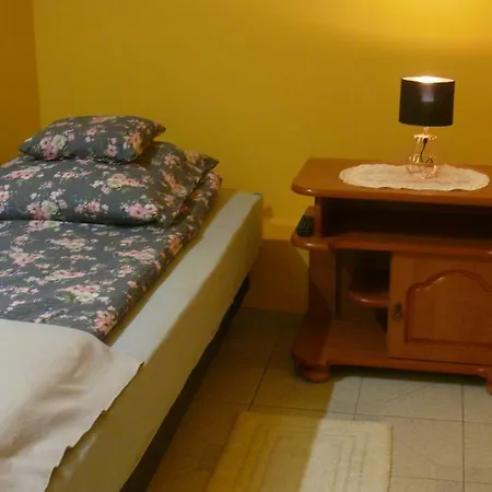 בית אירוח Wisteria *